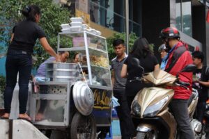 Xôi gà sinh viên cho mỗi buổi sáng