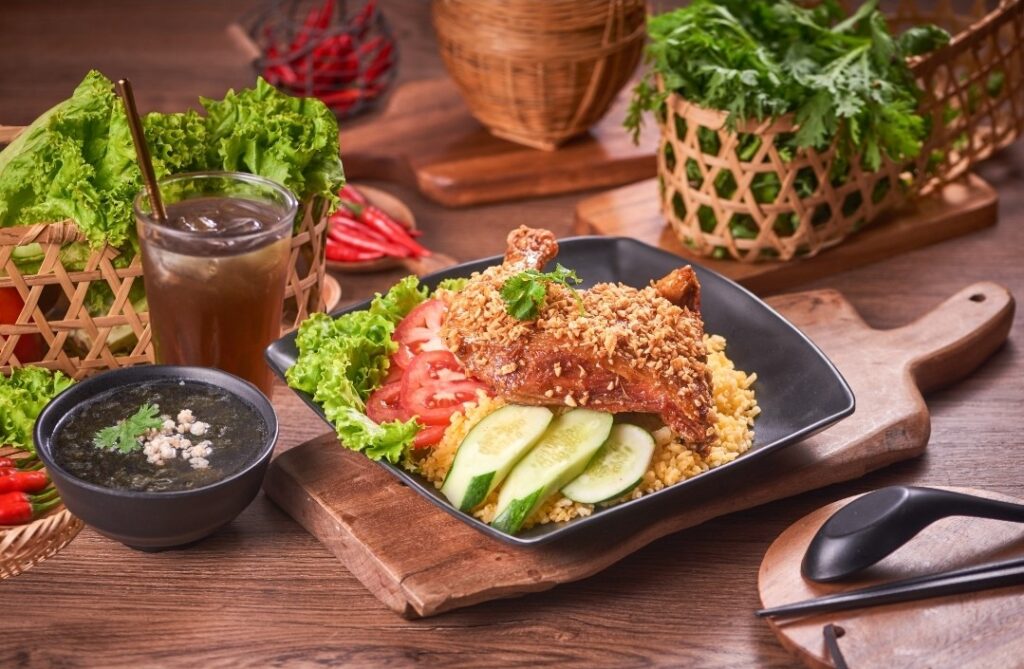 cơm gà xối mỡ