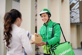 Cơm gà từ ứng dụng giao đồ ăn cho sinh viên GrabFood".